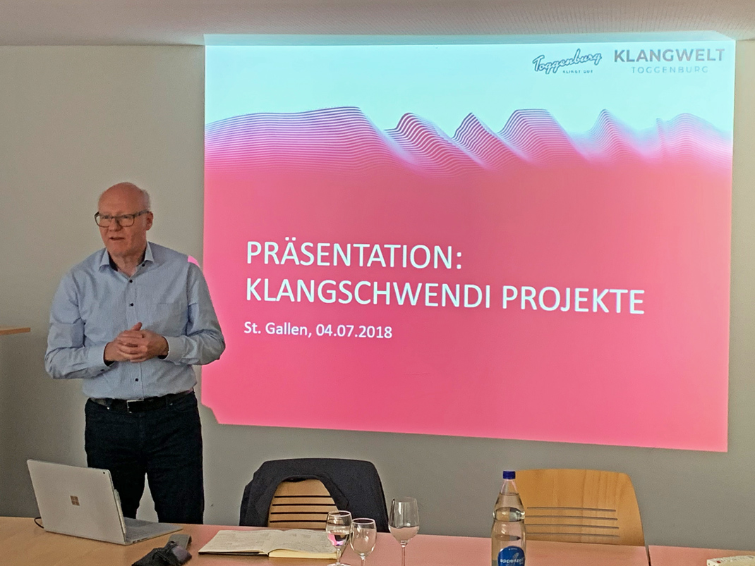 Max Nadig referiert zur Klangschwendi