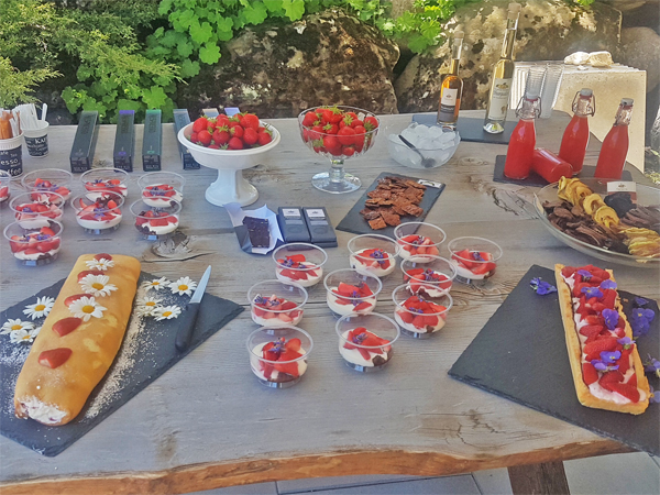 Das prächtige Dessertbuffet bei der Familie Hess
