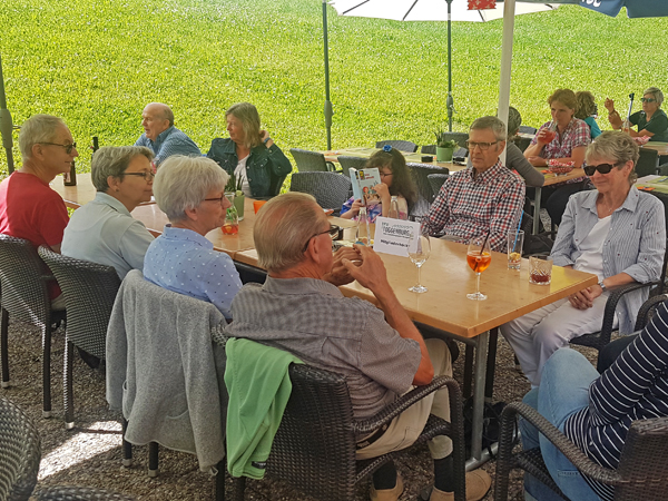 Gemütliches Beisammensein am Nationalfeiertag in der Gade-Lodge Braumeister Christian Dierken in seinem Element
