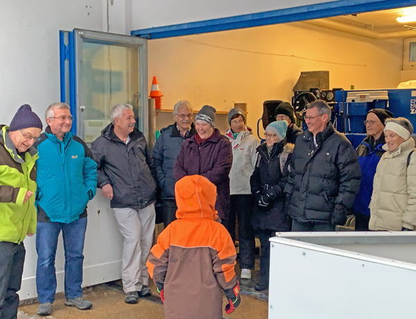 eisstockschiessen-gruppe_600x450.jpg