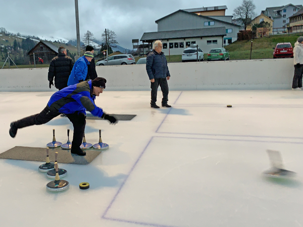 eisstockschiessen3_600x450.jpg